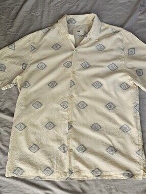 Folk Mens XL Cream Short Sleeve Camp Collar Button Up W/ Woven Blue Diamonds